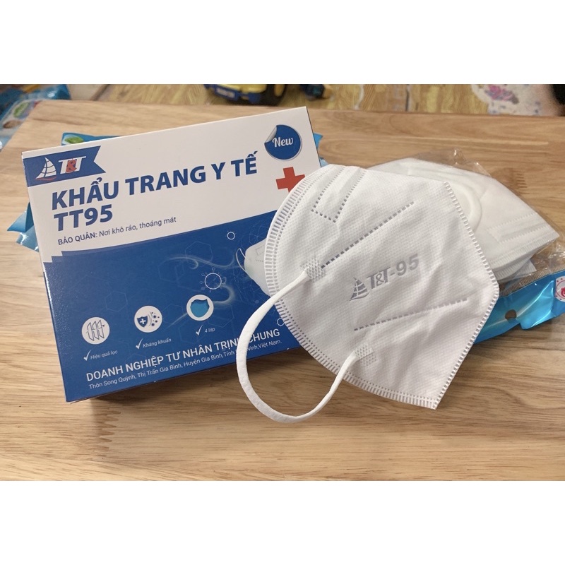 (Hộp 10c) khẩu trang y tế 4 lớp TT95 kiểu mới, có thanh nẹp định hình tốt hơn khi đeo. Màu trắng.