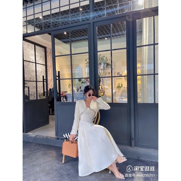 Set đầm trắng kèm áo khoác vest