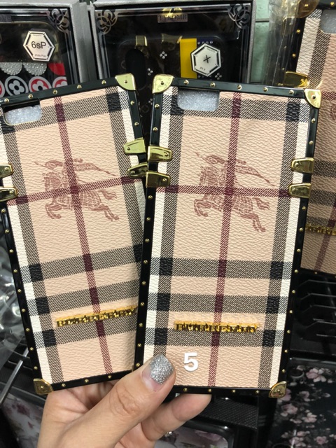 Mẫu ốp thương hiệu tán đinh lưng sần cho Iphone