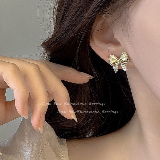 Bông Tai Hình Bướm Đính Ngọc Trai Cao Cấp Sang Trọng Phong Cách Hàn Quốc