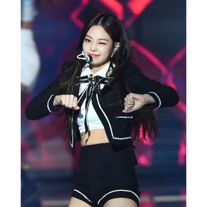 Set đồ dạ tweed đen biểu diễn giống Jennie BLACKPINK