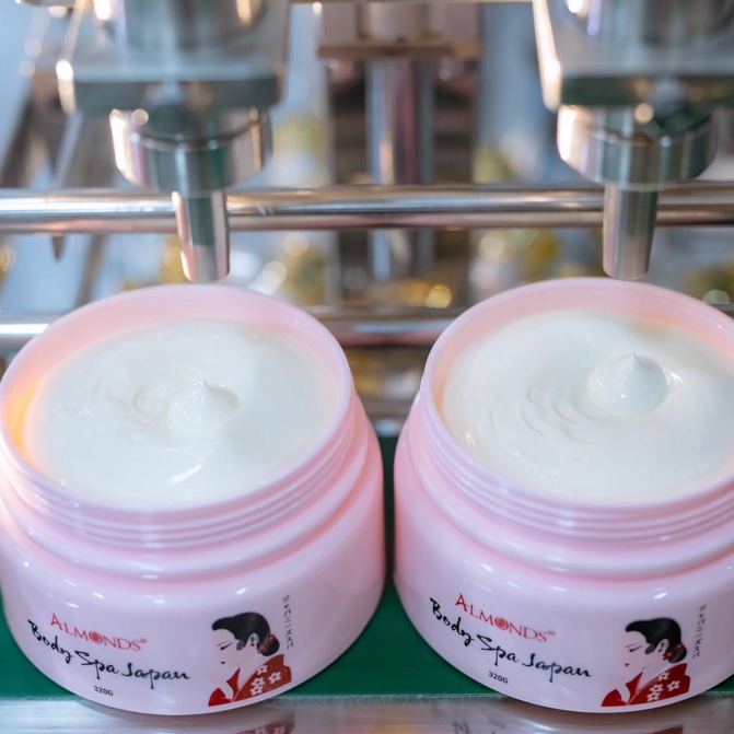 KEM BODY SIÊU TRẮNG SPA JAPAN ALMONDS