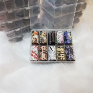 Foi dán móng báo chí