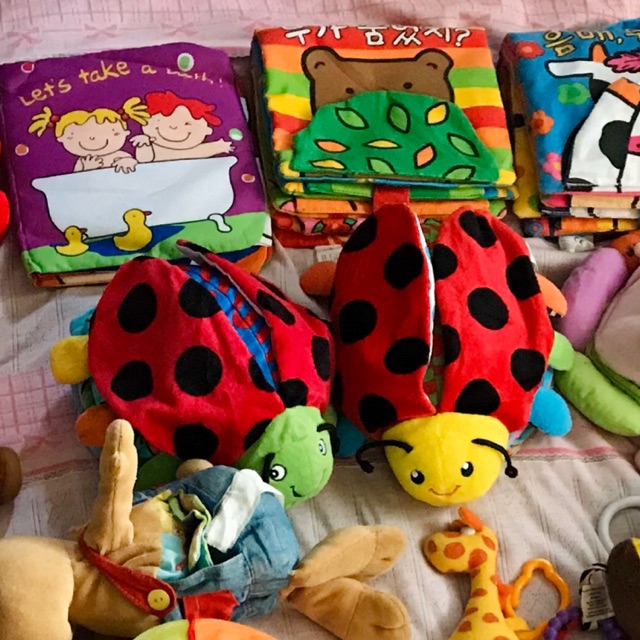 Set sách vải cho bé