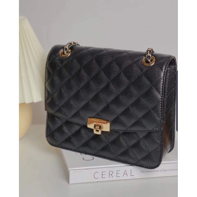 Túi Charles & Keith họa tiết trám bản da sần lì