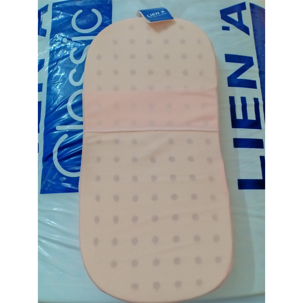 Gối nằm cao su thiên nhiên em bé Liên Á Contour 17x35x3cm, không gây kích ứng da.