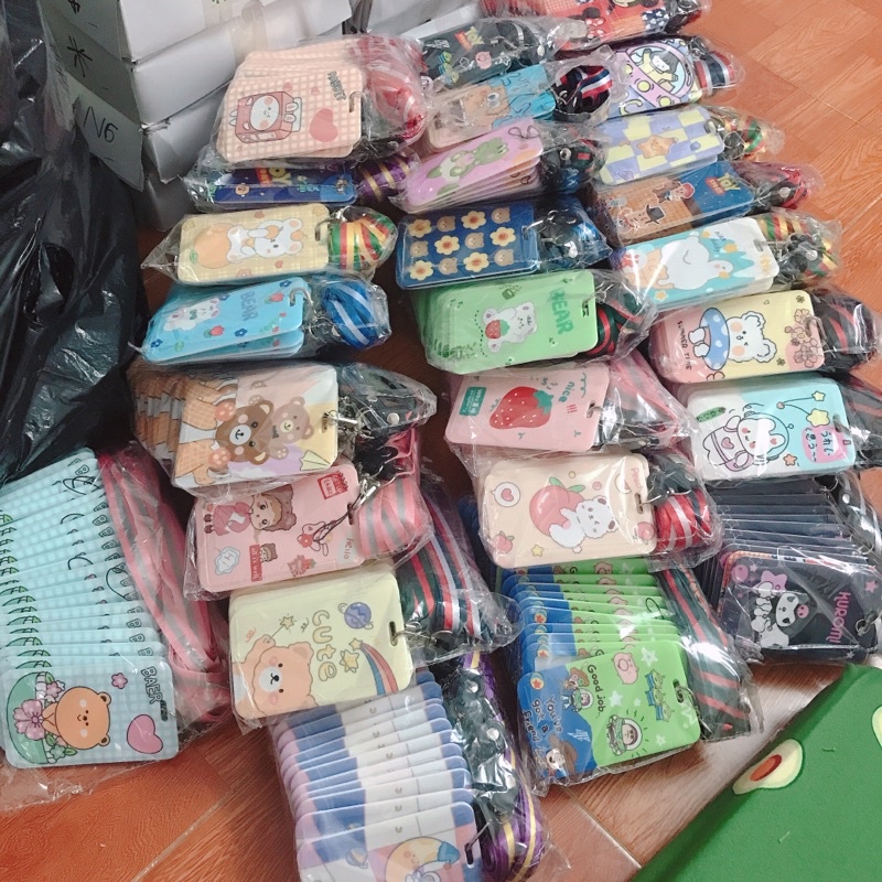 Sỉ 10 đeo thẻ cao cấp mẫu mới thẻ kèm dây đeo thẻ.