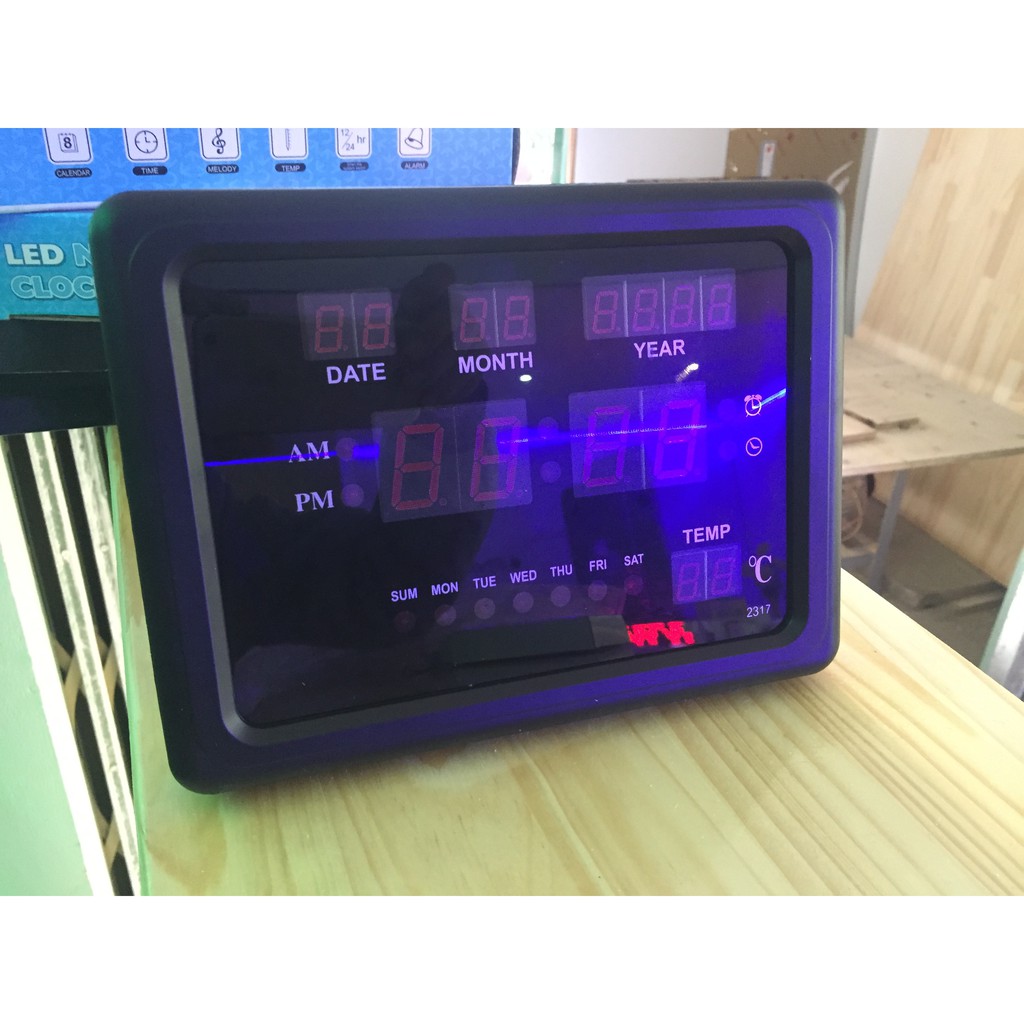 Đồng hồ treo tường led lịch vạn niên báo thức