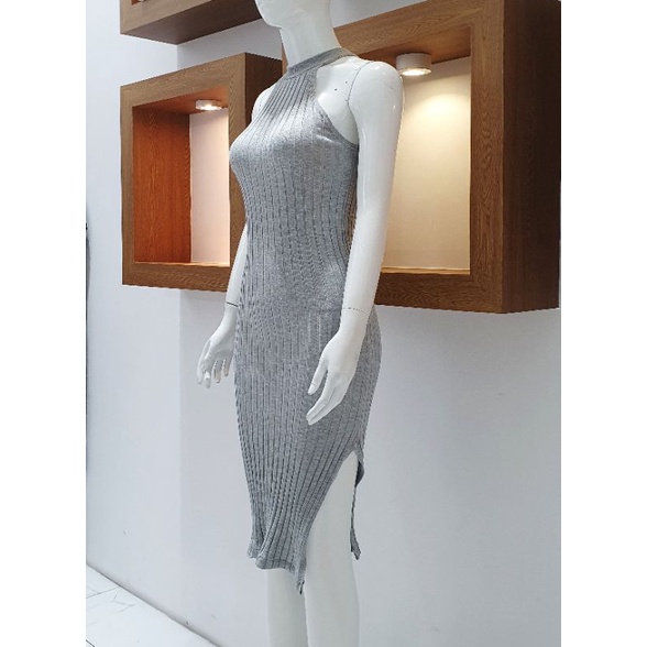 Đầm ôm body cổ yếm chất len dập ly xẻ tà
