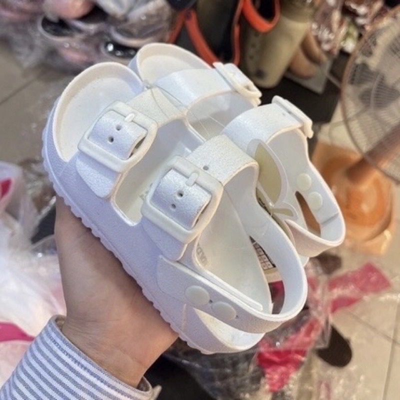 SANDANL ĐÚC BABY NHỰA ĐÚC THẦN THÁNH