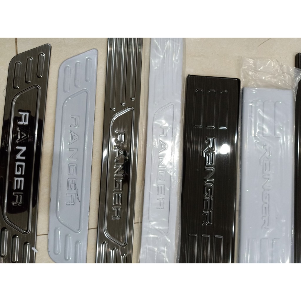 Bộ ốp bậc giẫm Trong và ngoài Titan xe Ford Ranger 2016-2021 mẫu mới
