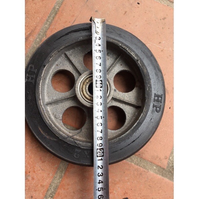 Bánh cao su phi 22cm và 30cm lõi gang