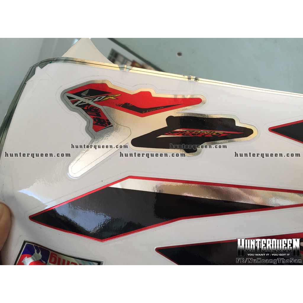 Tem rời dán xe Sonic, Chất liệu crom sáng bóng.