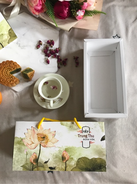 Hộp trung thu HOA SEN 2 bánh