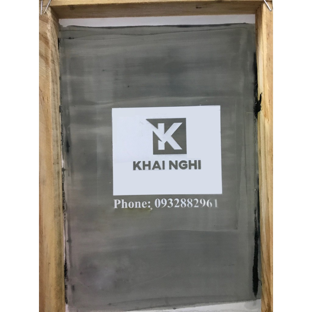 Bộ Kit in lụa Silk screen khổ A4 bao gồm: Khung lụa, keo xanh, chất nhạy sáng, dao gạt, kẹp khung