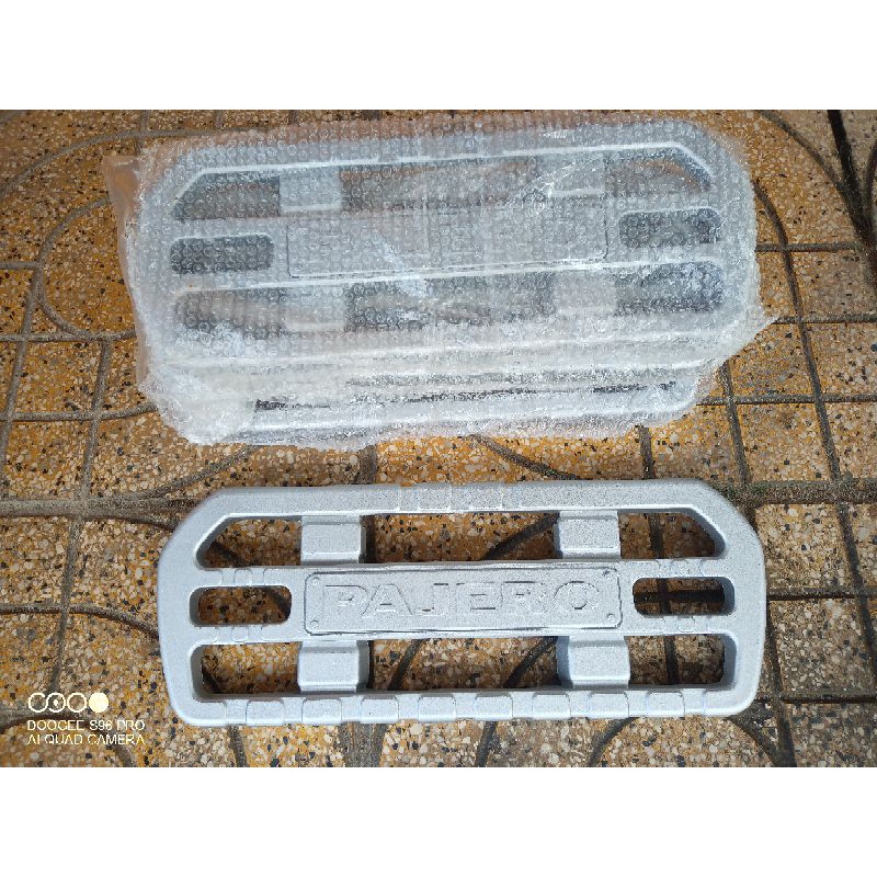 Tấm bậc bước - bệ bước cửa sau Pajero V31 V32 V33 V43 V45 V46