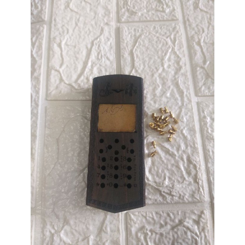 vỏ gỗ cho điện thoại 110i mẫu cha mẹ