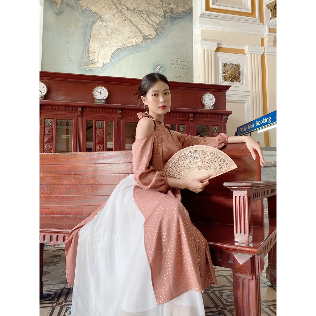 Áo dài lụa hồng đất khoét vai (Xuân Phương) MIEU - HJ01