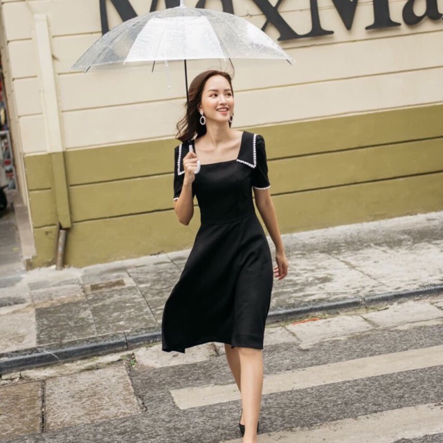Đầm cổ vuông viền ren