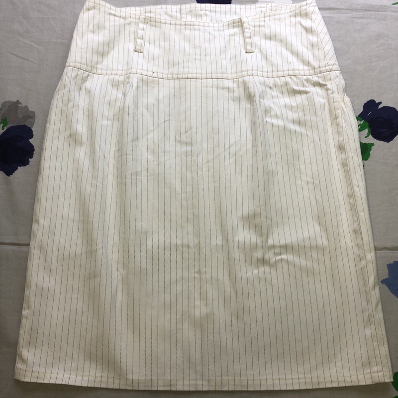 Chân Váy A Kaki Vanity Cắt Nhãn Cạp Cao Túi Giả Dây Kéo Cài Nút Sọc Trắng / Đen