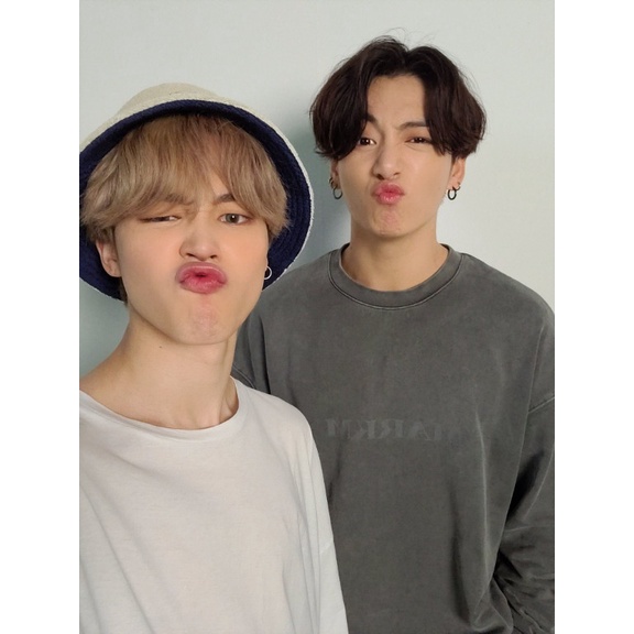 Áo sweater chữ MARK như Jungkook BTS