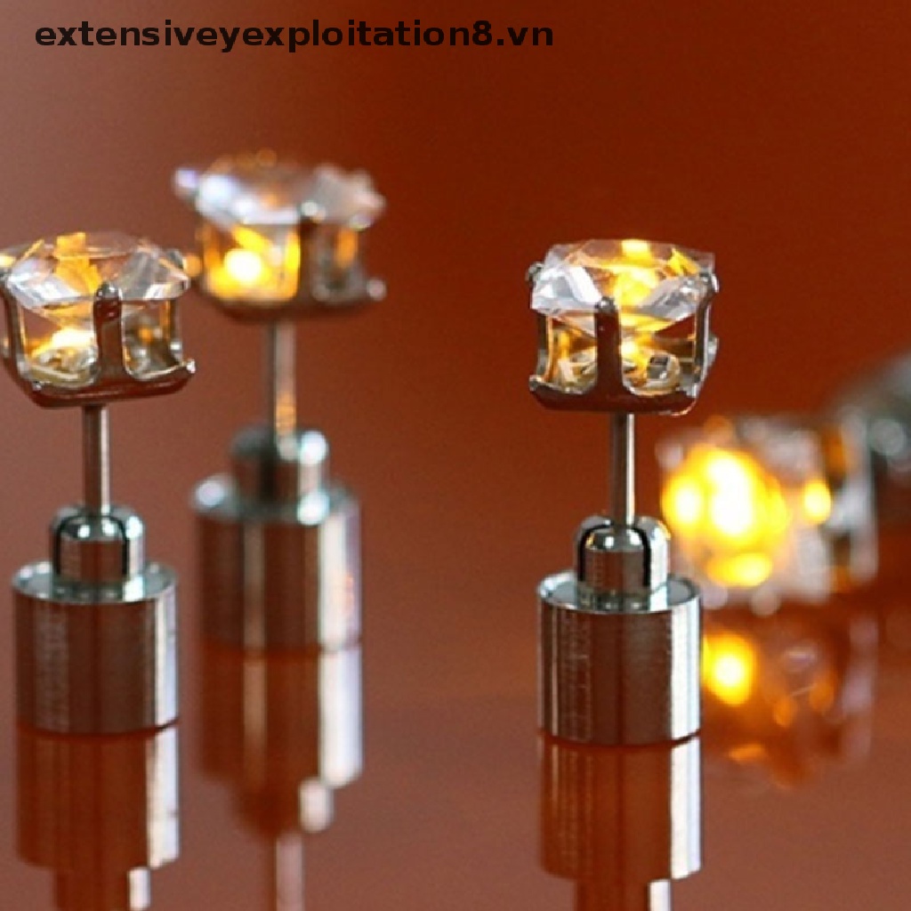 Đôi bông tai hình vương miện có đèn led phát sáng