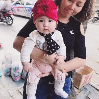 Turban hoa đỏ hạt ngọc