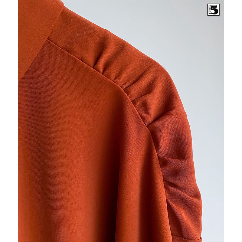 Áo sơ mi nữ cổ đức công sở dáng rộng lửng vai nhún xếp ly tay lửng Twentyfive N137