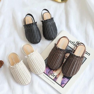 sandal sục rọ bé gái