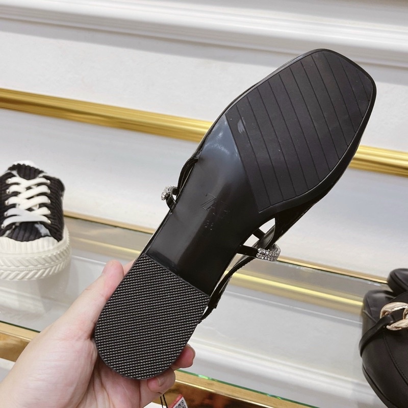 Xăng đan 2p bít mũi da bóng quai đá mềm êm Nguyên hộp hãng cao cấp