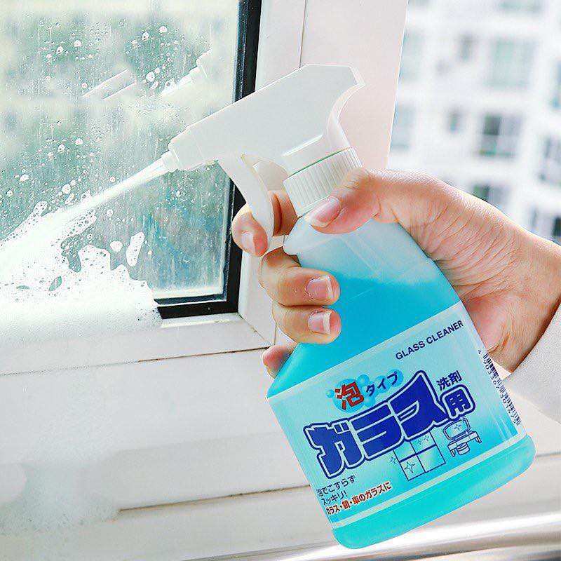 COMBO Dụng cụ gạt kính + Chai xịt vệ sinh kính Nhật Bản