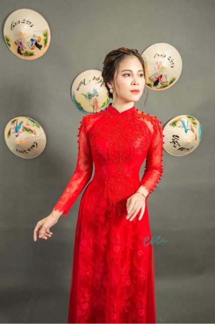 Áo dài cho cô dâu ngày ăn hỏi. Giá 500.000đ_700.000đ. Giúp cô dâu ngày cưới thêm lộng lẫy thêm xinh đẹp thêm sang trọng. | BigBuy360 - bigbuy360.vn