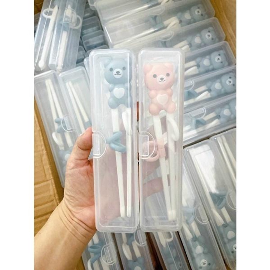 Đũa tập gắp xỏ ngón hình gấu có hộp đựng cho bé ăn dặm