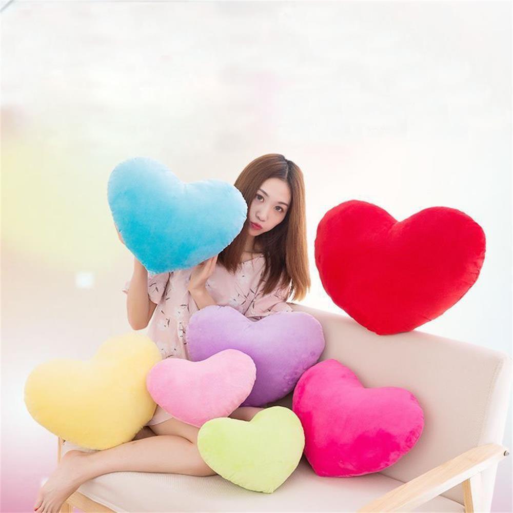 Gối Bông Hình Trái Tim Màu Sắc Đỏ Trang Trí Nhà Cửa