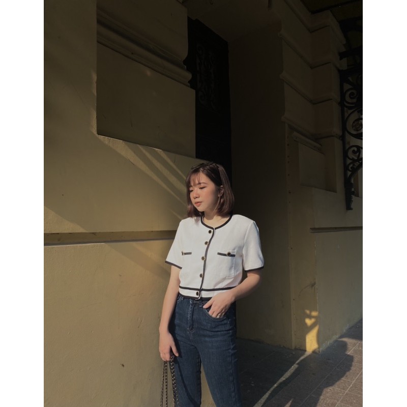 Áo croptop cài cúc viền đen