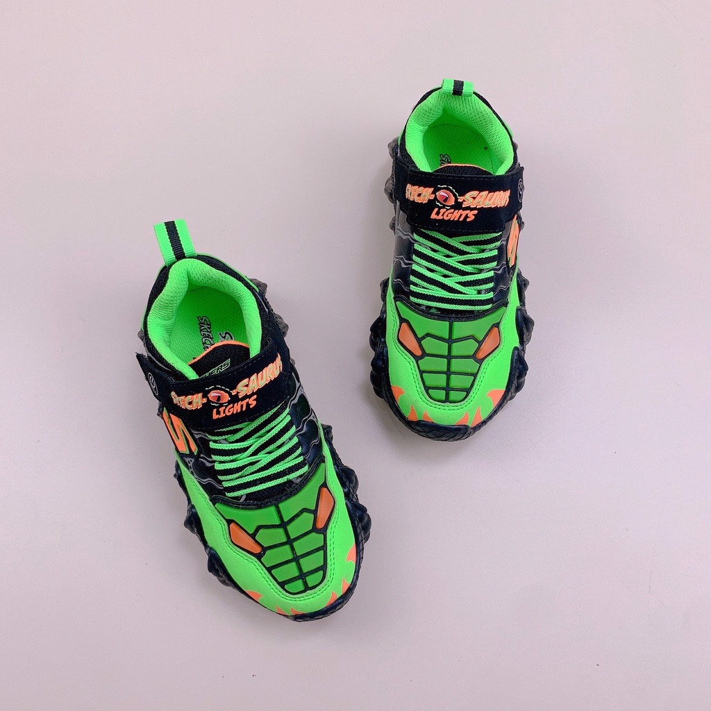 Giày thể thao Skechers màu đen cốm spider man