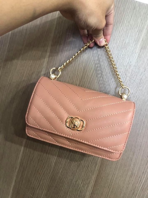 [LL20FBF054] Túi LYN Quai Xích Viền Chỉ ADA HANDBAG