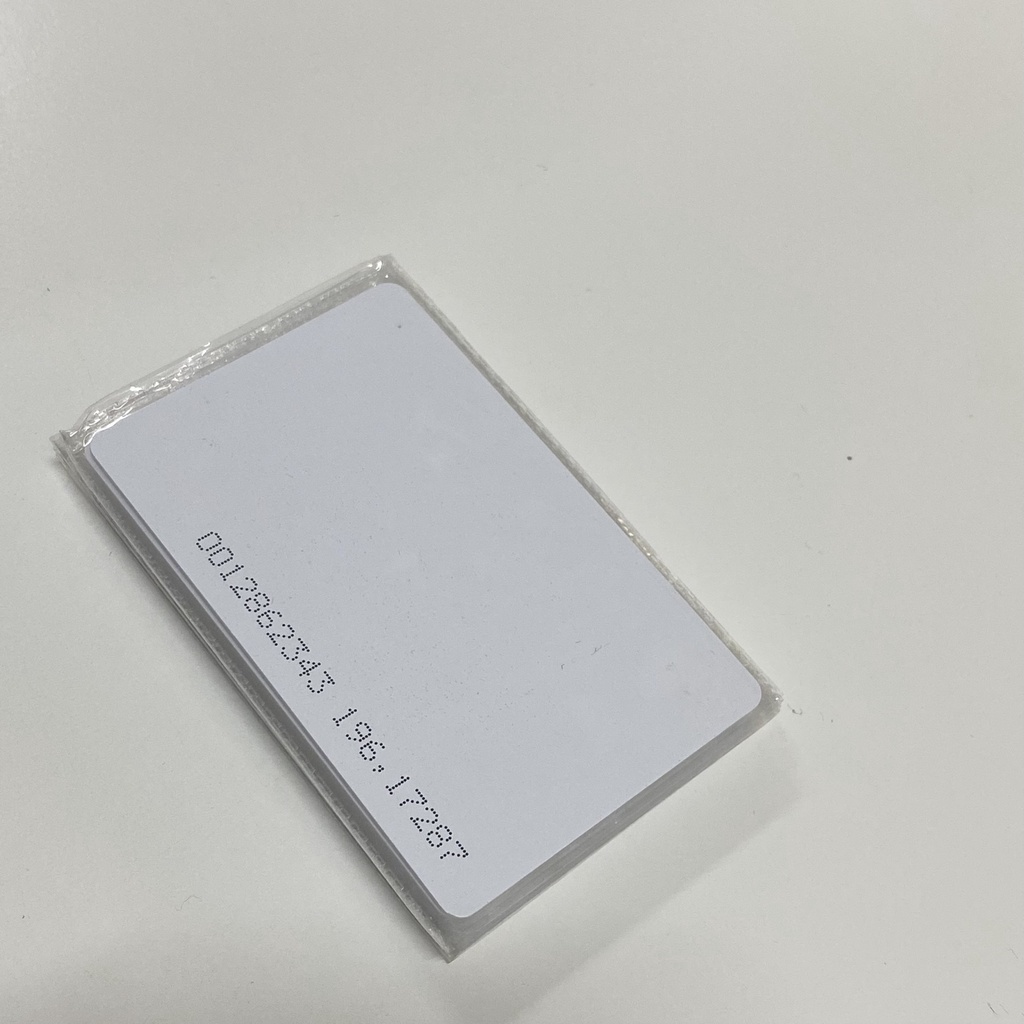 Thẻ từ cảm ứng dùng quẹt thẻ máy chấm công ra vào.