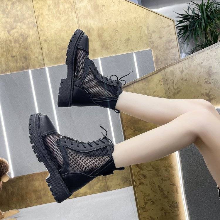 giày Martin boots lưới thoáng khí của phụ nữ 2021 mùa xuân và hè mới màu đỏ cao cổ mỏng đế bệt kiểu La Mã