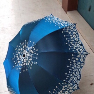 1 ô dù gấp 3 đổi màu đẹp sang trọng chống tia UV
