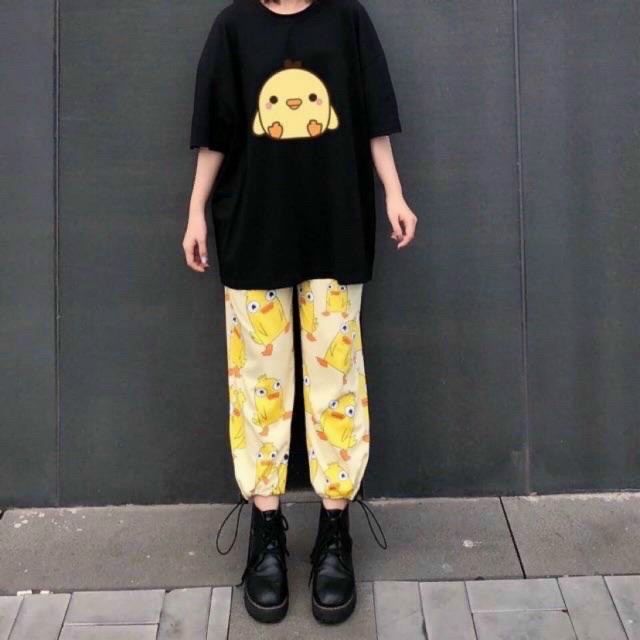 Quần Dài Nữ Ống Rộng In Vịt Vàng Chất Da Cá Mịn Có Dây Rút Gấu Co Giãn Tốt Mặc Đẹp Thoải Mái [NEW UNISEX]