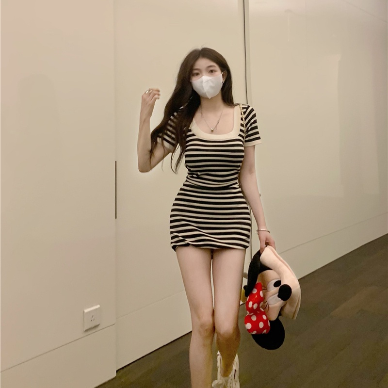 Đầm Ngắn Tay Cổ Vuông Họa Tiết Kẻ Sọc Thời Trang Quyến Rũ Cho Nữ