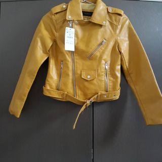 Áo da nữ màu vàng - Tùng Dương