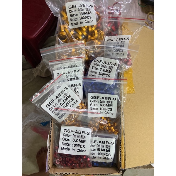 Nhẫn màu đeo chân chim vẹt