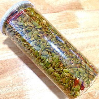 Lon 600g hạt bí rang tỏi ớt🌶