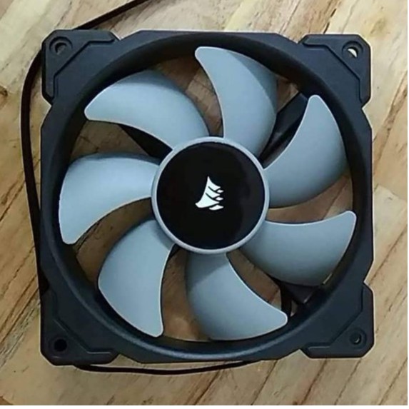quạt tản nhiệt CORSAIR THỔI RAD ML120 PWM 2400RPM