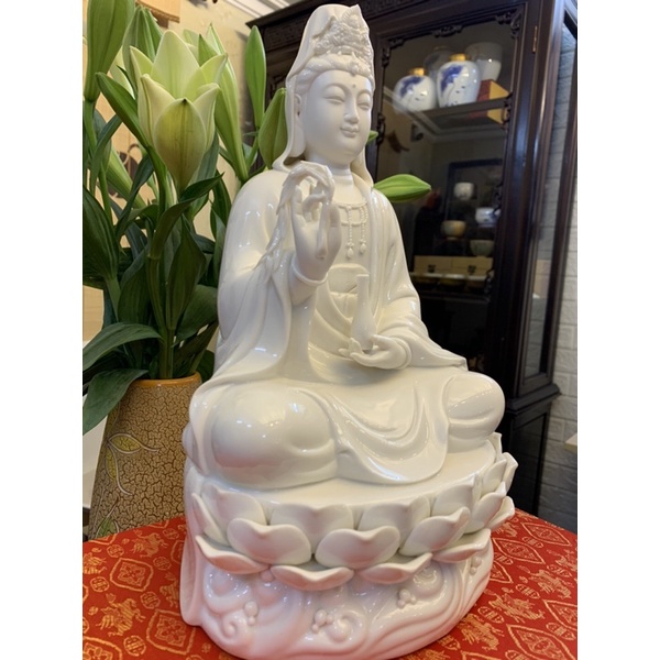 Tượng phật quan âm phong thuỷ để bàn thờ,tượng trưng bày kèm đèn led mang lại may mắn tài lộc bình an hàng cao cấp