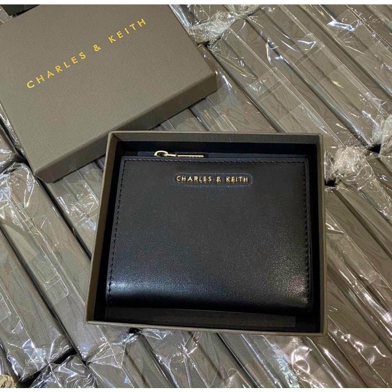 Ví nữ cầm tay đẹp,ví đựng tiền nhiều ngăn cao cấp. Full hộp đầy đủ.