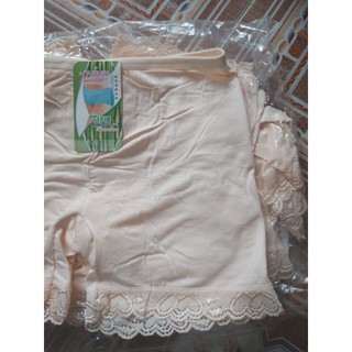 Quần đùi mặc trong váy cotton
