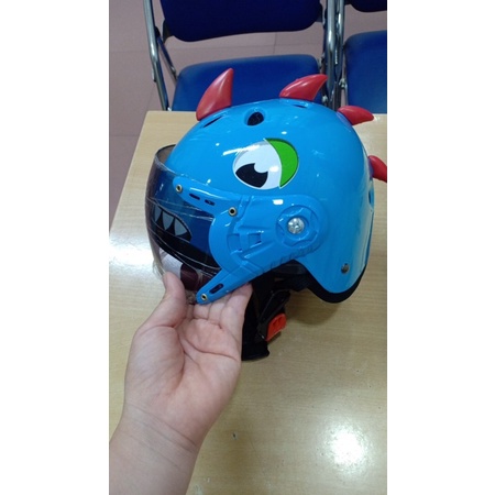 Mũ bảo hiểm khủng long có kính chắn cho bé trai bé gái siêu cute